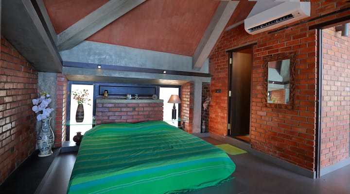 The Queen bedroom on the first floor,  Air conditioned, attached bath room, opens out to the sit out