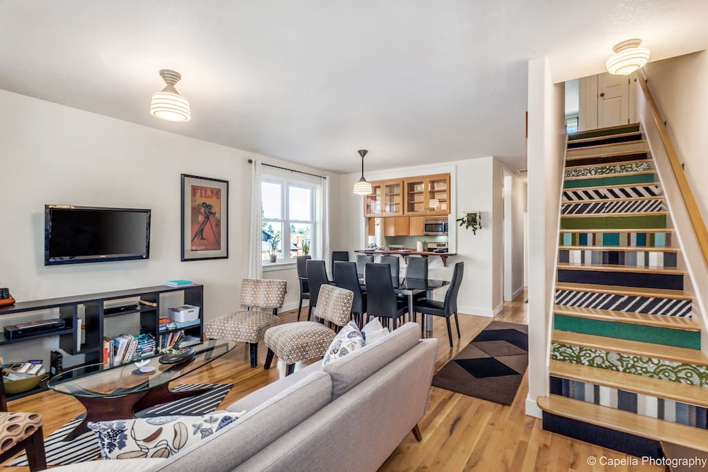 Craftsman Styling With Modern Comfort. Our 3BR/3BA home is right in the center of the district’s best food, art and drink offerings. Welcome to the Alberta Arts District - The Gingko GuestHouse is the place to be in Portland!