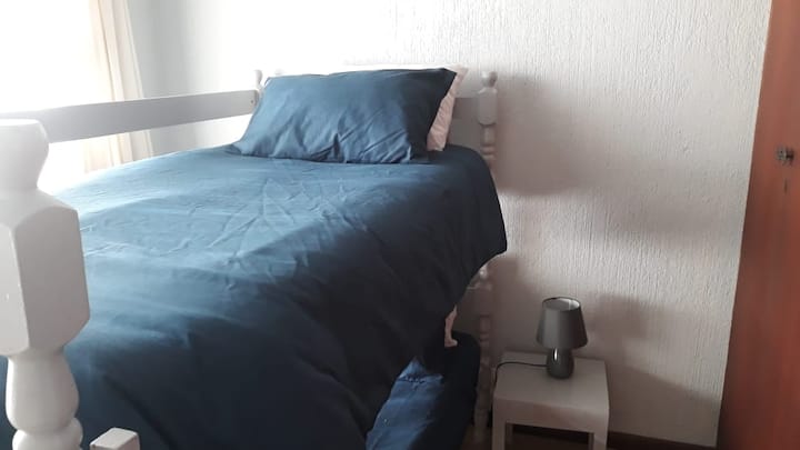 Собата 4 е опремена со кревети на спрат и има доволно простор во шкафот