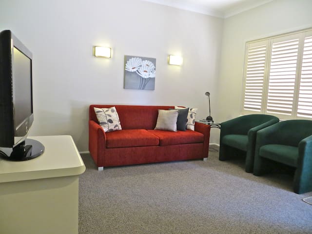 Two Bedroom Apartment at Country Apartments Dubbo