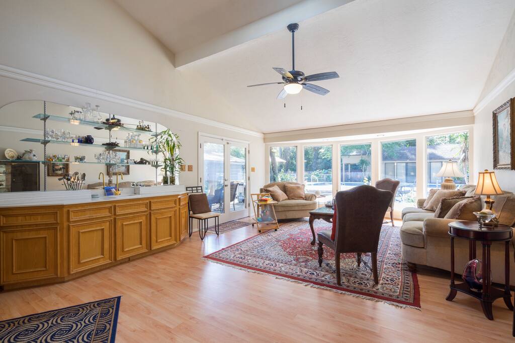 Great room with 2nd living area & wet bar