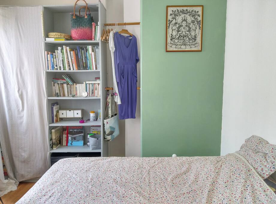 Chambre claire et spacieuse