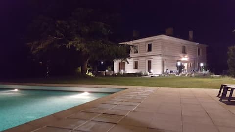 SUPERBE PROPRIETE AU COEUR D'UN VILLAGE PROVIDENTIAL