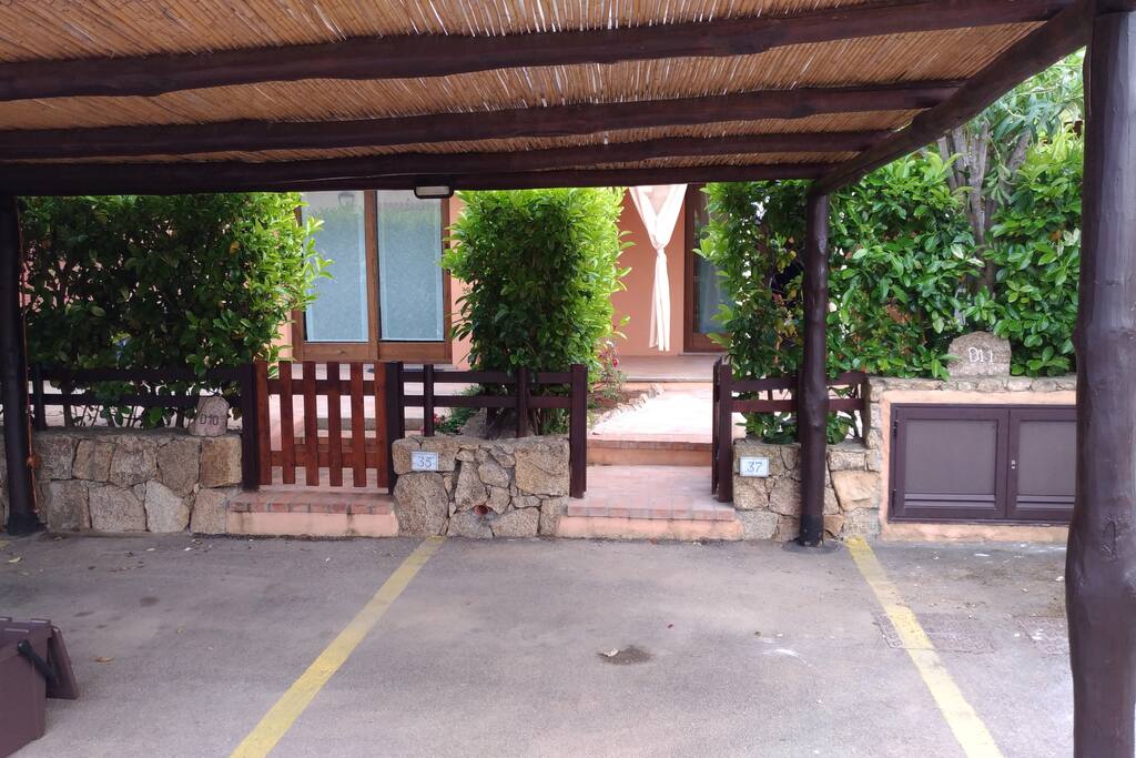 Posto auto coperto fronte ingresso