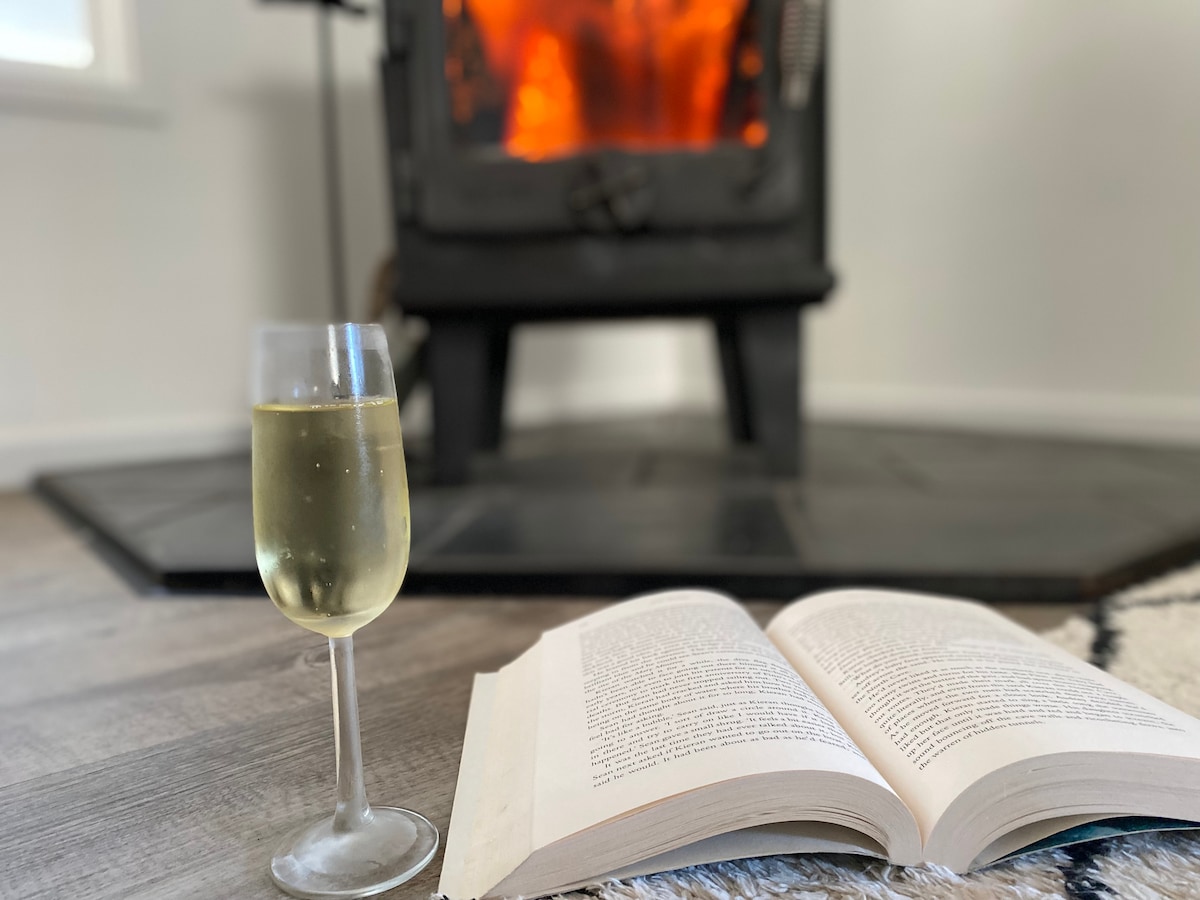 Annuncio Airbnb popolare: Renovated seaside cabin next to nature scrub a Aldinga Beach