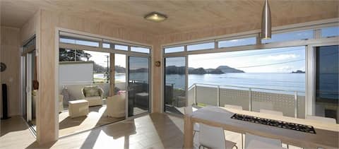 Modern 5 bedroom beachfront holiday home