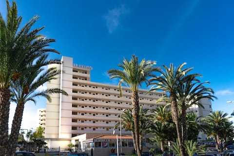 Propiedad de Airbnb exitosa: Sunny Apartment with Terrace & Pool View en Arona