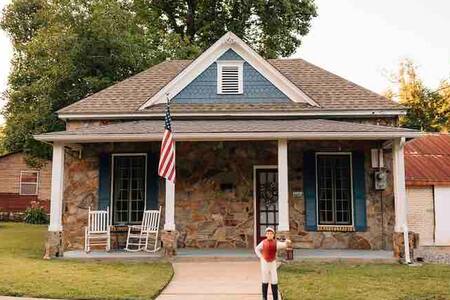 Cozy Blacksmiths Cottage