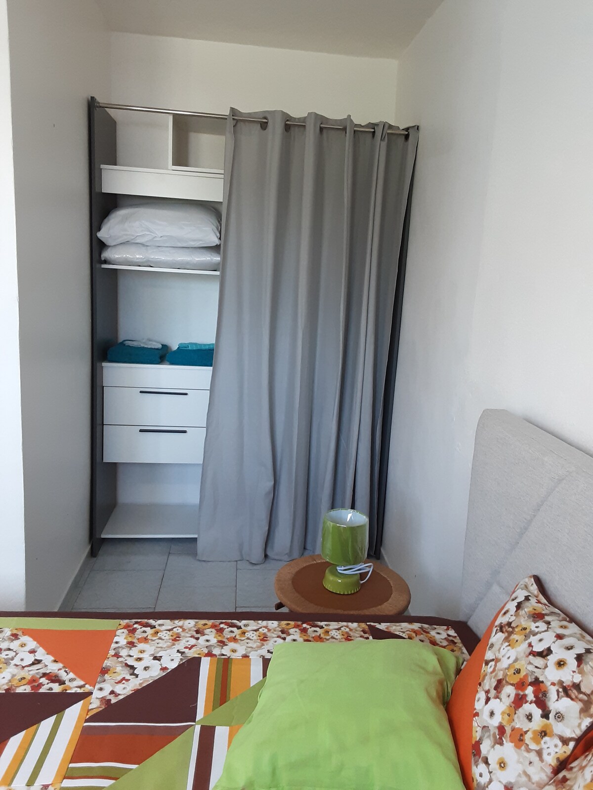 ตู้เสื้อผ้าแบบวอล์คอินขนาดใหญ่ 