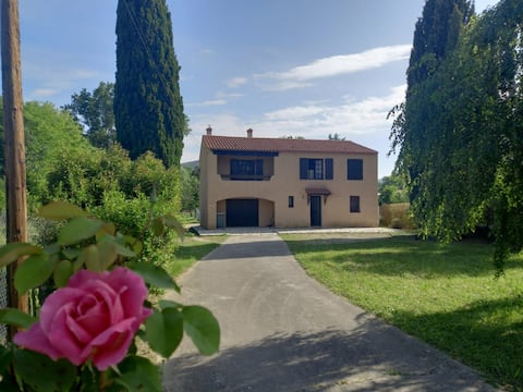 Villa + private pool 45 min from Spain