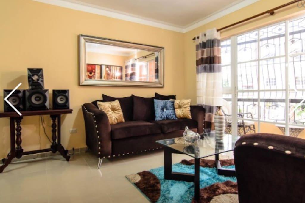 Living Room/ Sala de estar