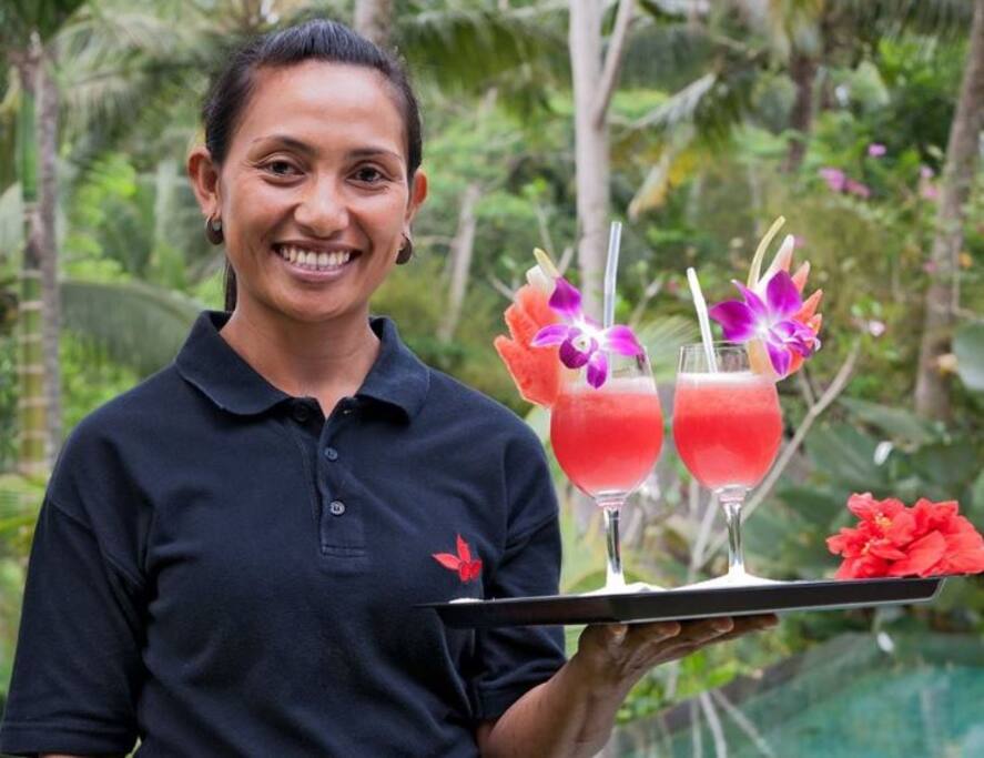 Enjoys Wayan's exotic Balinese fruit drinks.