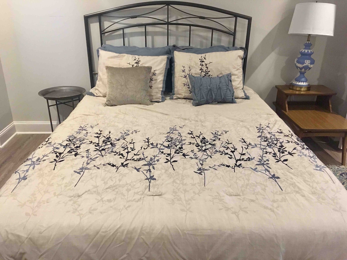 Чисто ново легло с размер на мемори пяна. 