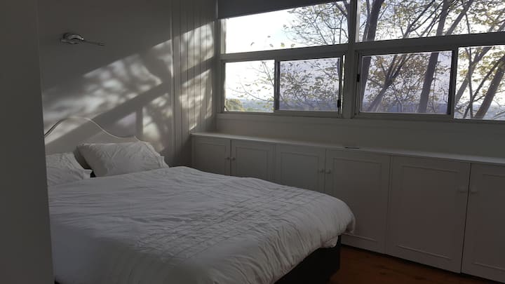 Main bedroom with ensuite,split Air conditioner , wake up to  bird songs.