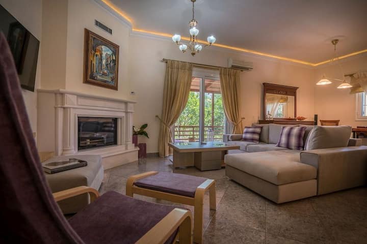 R1011 Giles Villa With Garden View, Lounge , Private Terrace & Private Parking - Zakynthos