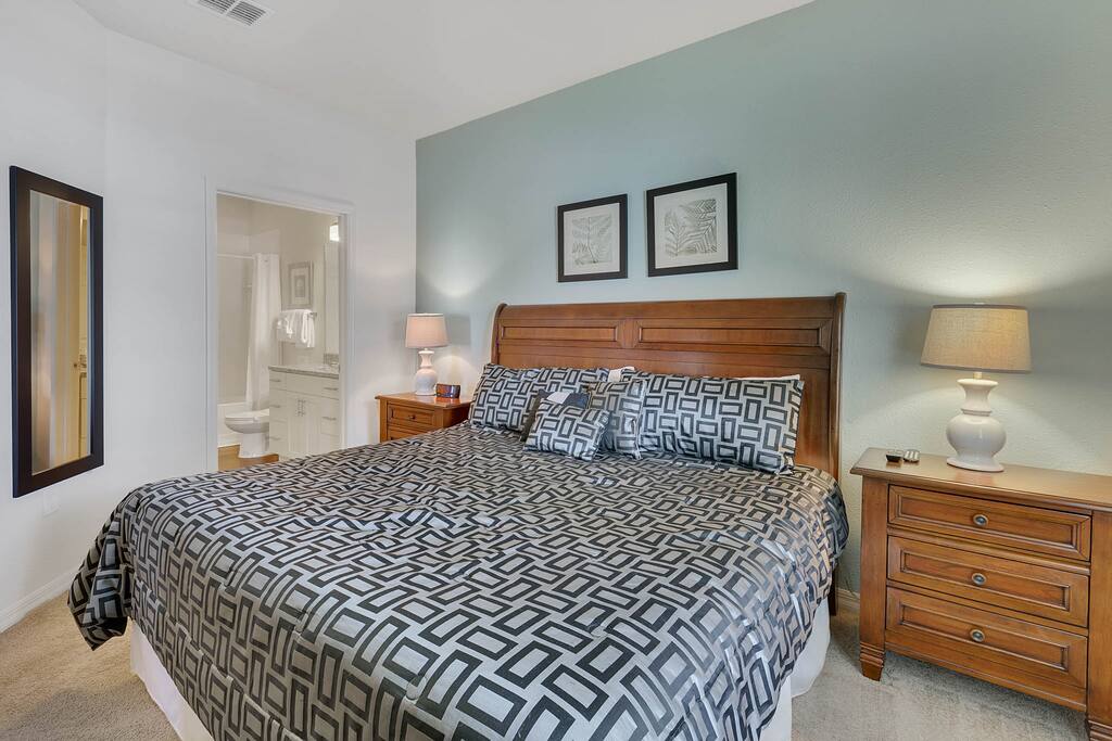 Bedroom 1: Upper Level Master Suite