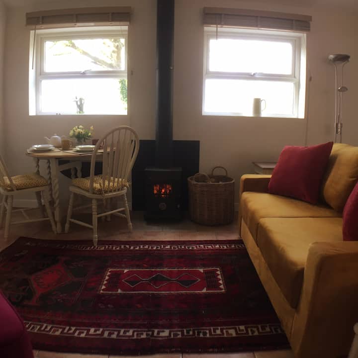 Self Contained With Lovely Views & Cosy Woodburner - Wiltshire