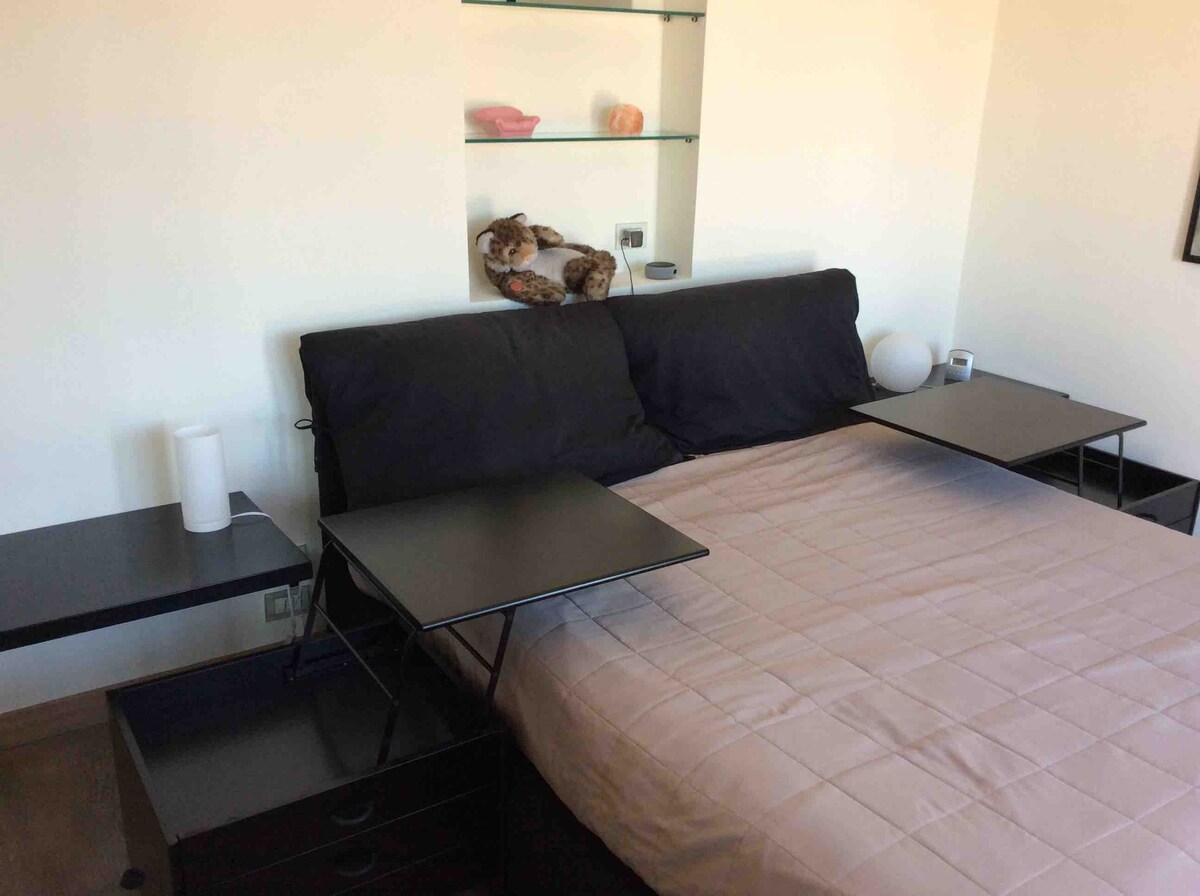 שידות לילה שמתאימות לקפה במיטה !