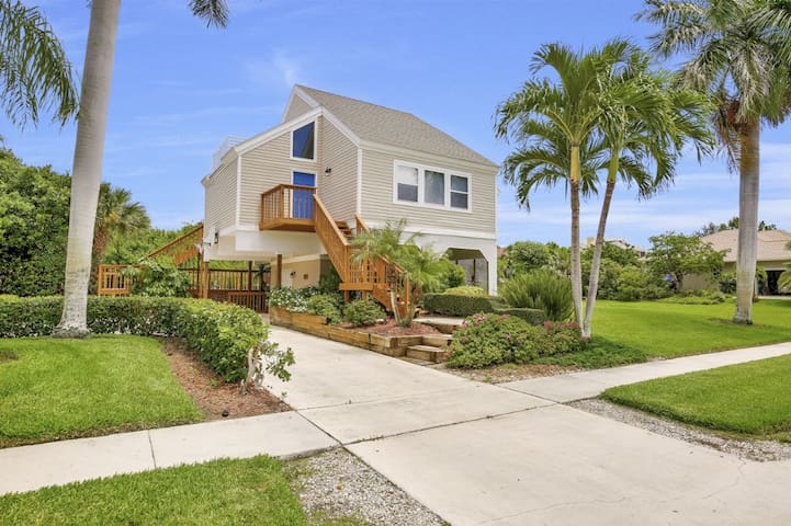 COLONIAL AVE. 336 POOL HOME WALKING DISTANCE TO BEACH