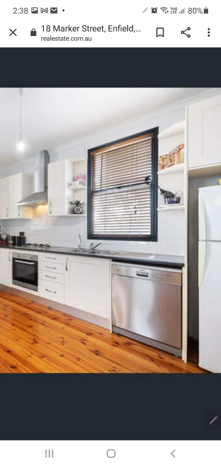 The Castle-5 bedrm, 12 beds 2 bathrm/ pet friendly