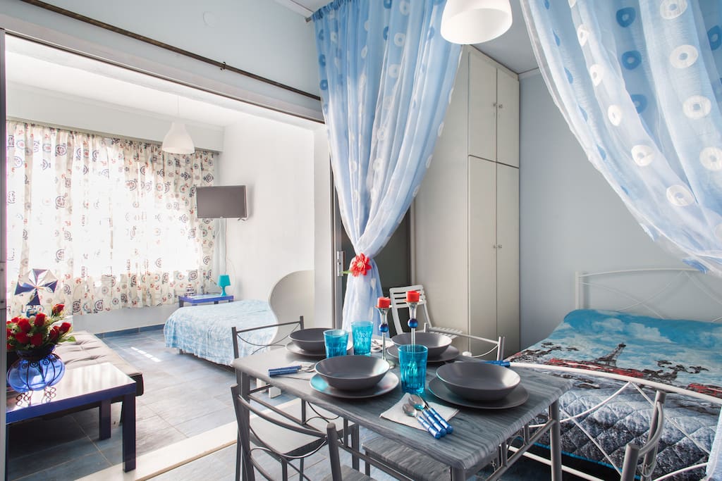 Κρεβατοκάμαρα στο κατάλυμα Ποσειδώνας .
Bedroom in Poseidonas apartment.
Спальня в квартире Посидонас.