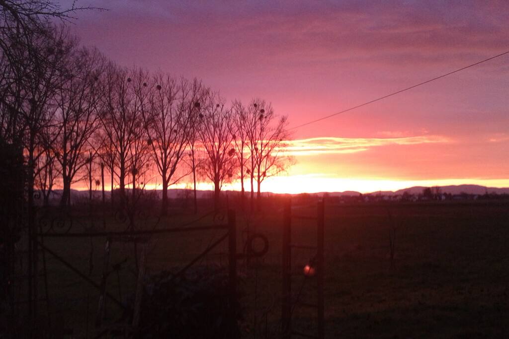 Sonnenaufgang, Blick aus der Wohnzimmerfenster