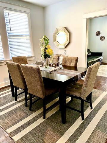 Cute Uptown Duplex gallery image 4