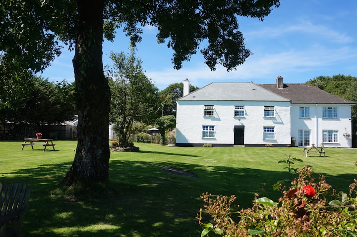 Leworthy Farmhouse, Ideal For Family Gatherings - Cornwall
