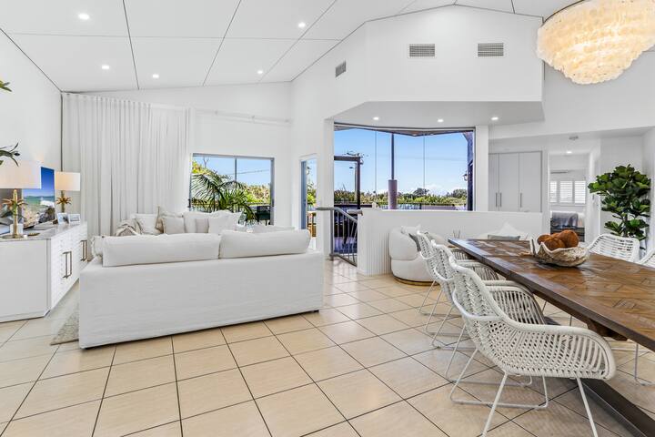 Luxe coastal village home, Peregian Beach gallery image 4