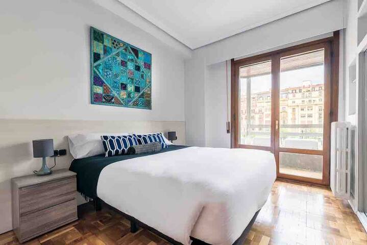 Beautiful flat by Zurriola beach gallery image 2