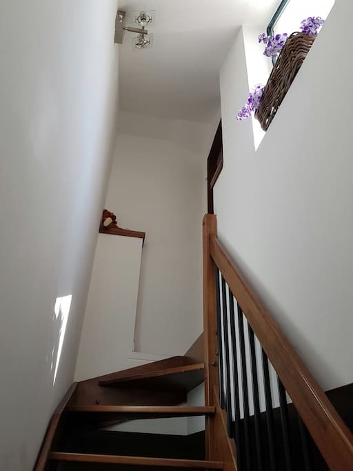 Scala che collega alla mansarda