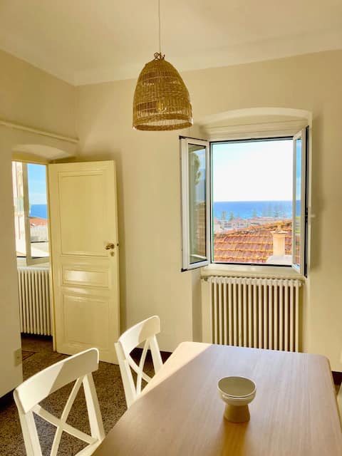 Casa Paz, historic center overlooking the sea