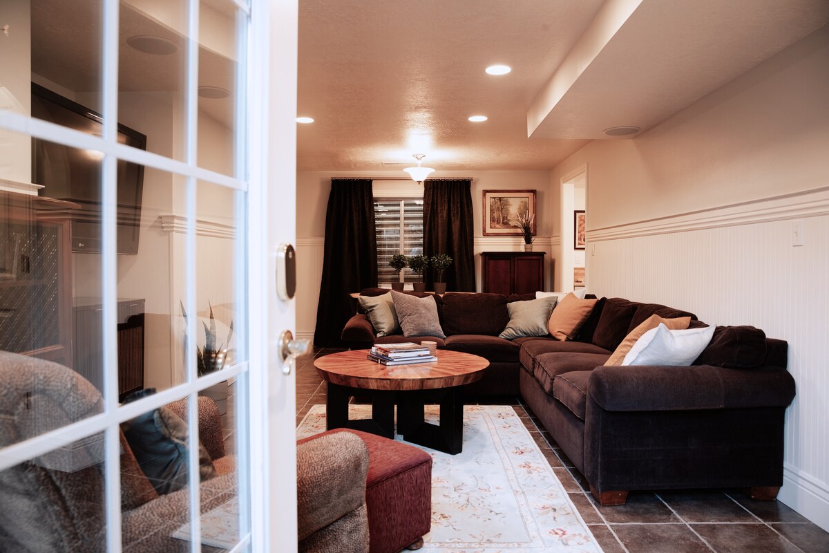 Successful Airbnb property: Cozy Clean Walk-out Basement Apartment Near Canyon in Orem