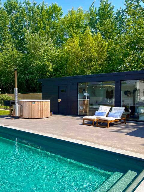 Guest house, Hottub, Jacuzzi, sauna and swimming pool.