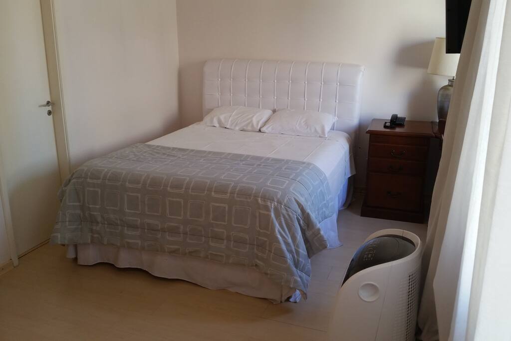 Esta é a nova cama Queen box, com mola ensacadas individualmente, muito mais conforto.