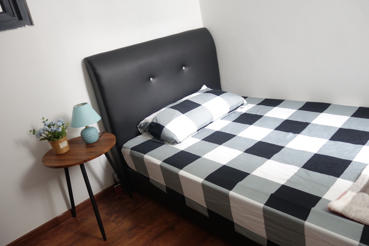 第三间卧室配备超级单人床。 