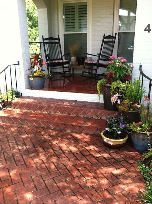 Only 1.5 blocks from front door to rail stop!