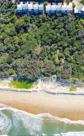 Castaways Beach house Noosa.Beachfront,pool,tennis