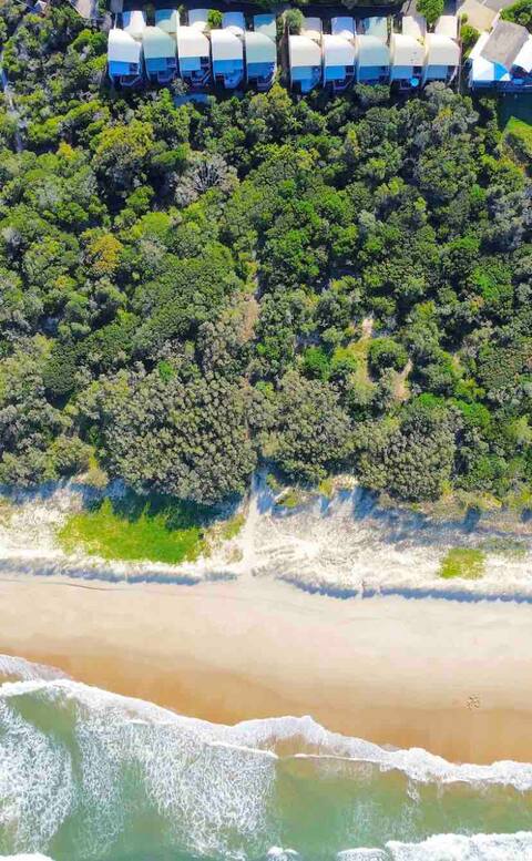 Castaways Beach house Noosa.Beachfront,pool,tennis
