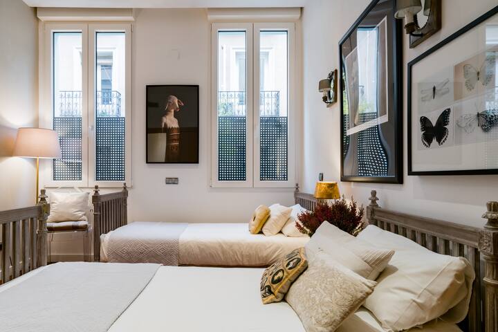 Stunning Downtown Apartment with Private Terrace gallery image 5