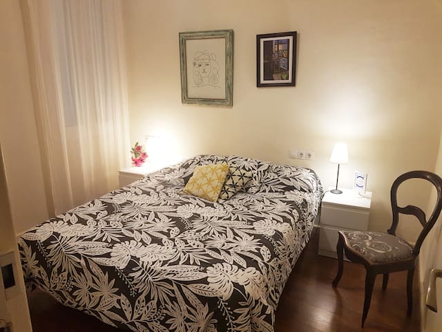 Nice Central Room with Private Bathroom