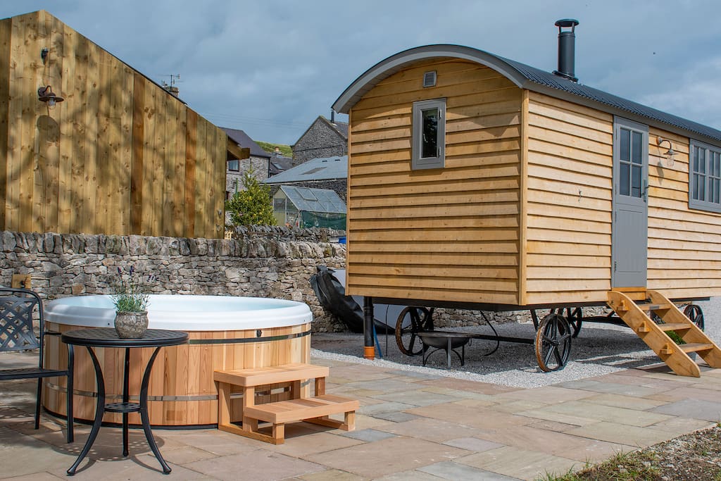 The Sheepfold Luxury Shepherds Hut with Hot Tub Shepherd's huts (UK