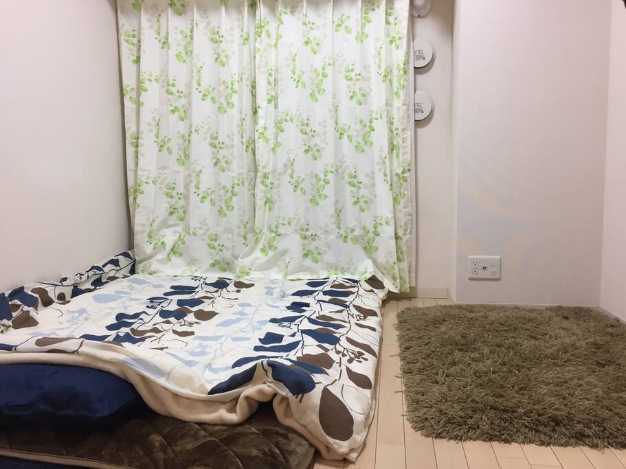 秋・冬用の布団です。1人で宿泊される時の部屋の写真です。
