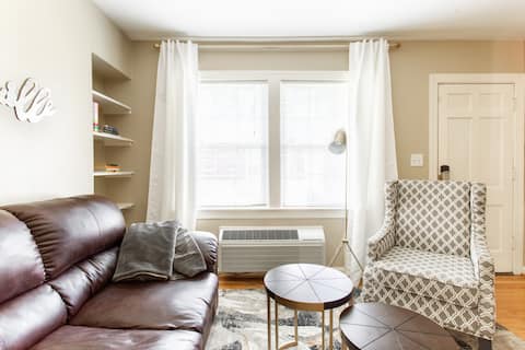 Top Airbnb: Quiet Music Row Apt #3 • Walk to Shops Restaurants in Nashville Davidson Metropolitan Government (Balance)
