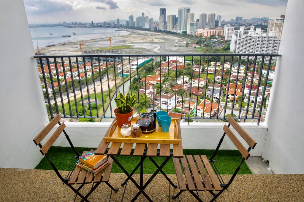 Atelier's best reading spot; enjoy the cool sunset breeze with your favourite beverage
