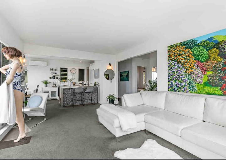Spectacular Ocean View Retreat - Porirua