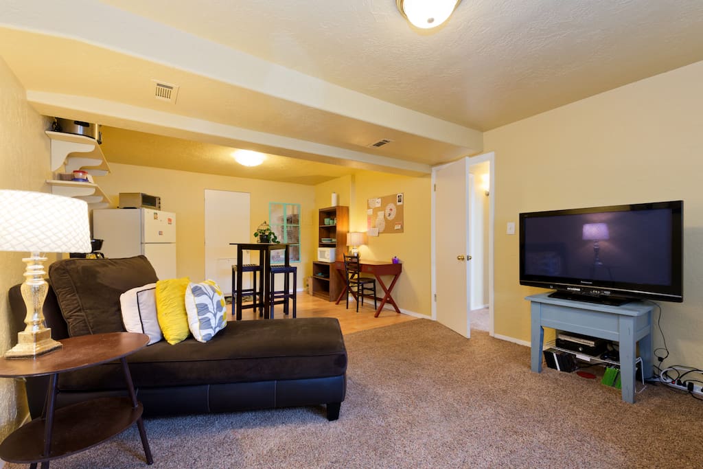 Our guests share a private living room with chaselonge, TV and couch
