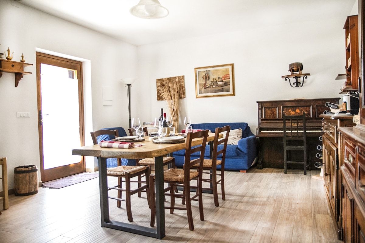 Popular Airbnb listing: La Villa farm stay - L'Olivo,  Pool & Hot Tub in Sovicille