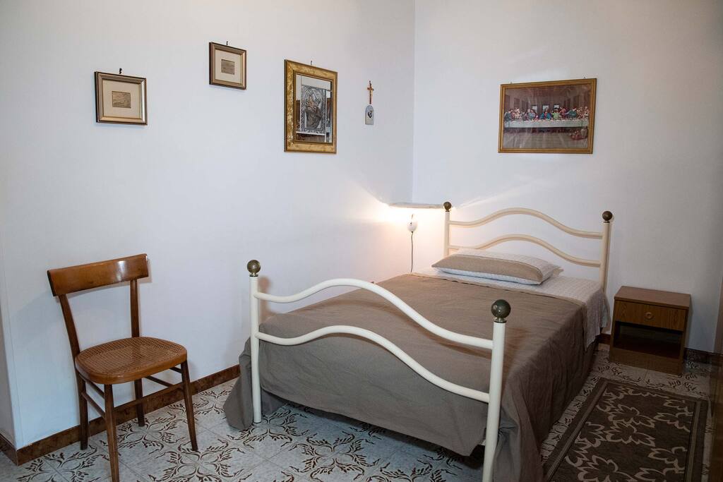 camera con letto cm 140