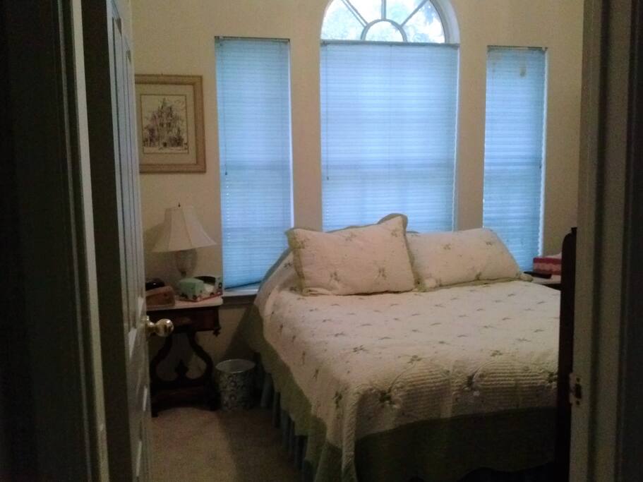 Grown-up's room - Queen bed, two dressers, TV, wifi